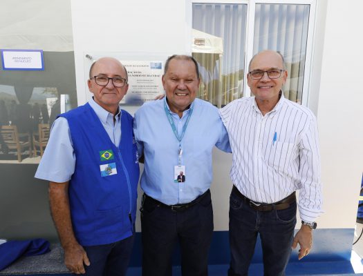 Gerente de Itaperuna, sr. Ricardo Rebelo, representante da PRECE, sr. Luciano Pereira e o diretor da CEDAE , sr. Marco Aurélio Porto Gerente de Itaperuna, sr. Ricardo Rebelo, representante da PRECE, sr. Luciano Pereira e o diretor da CEDAE , sr. Marco Aurélio Porto